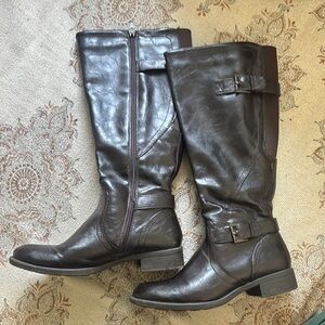 Yuu Black Heeled Boots with Equestrian Elegance